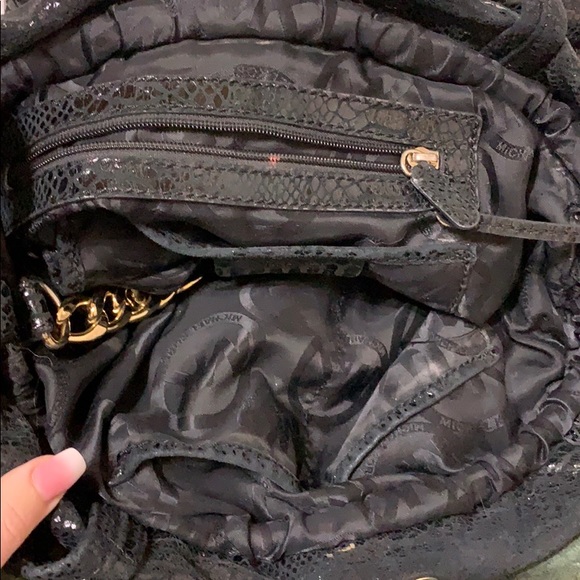 Large black embossed leather Michael Kors purse - Picture 5 of 8